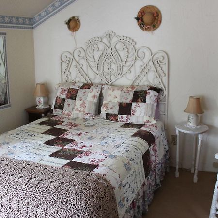 היאניס פורט Sea Breeze Inn מראה חיצוני תמונה