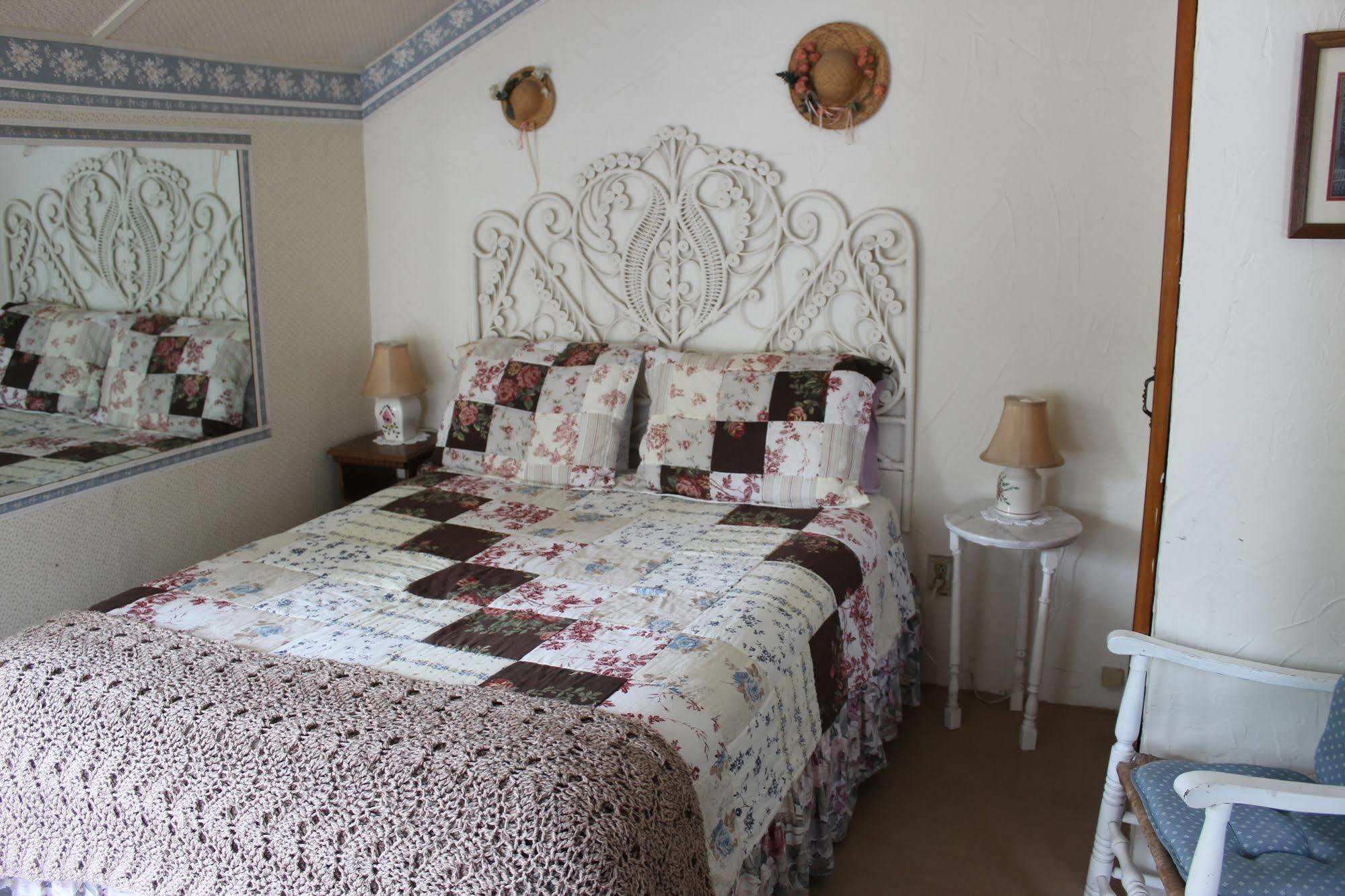 היאניס פורט Sea Breeze Inn מראה חיצוני תמונה