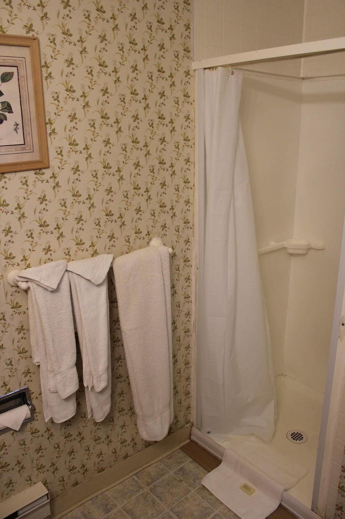 היאניס פורט Sea Breeze Inn מראה חיצוני תמונה