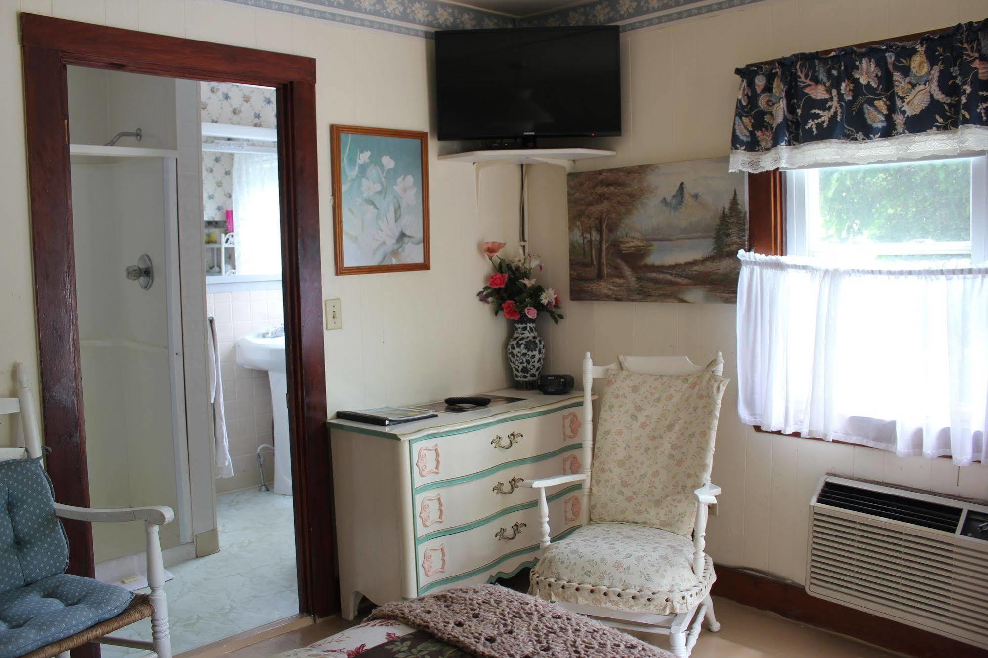 היאניס פורט Sea Breeze Inn מראה חיצוני תמונה