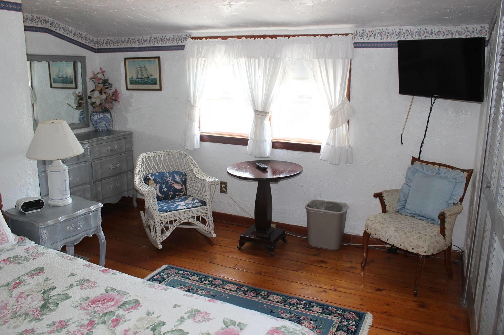 היאניס פורט Sea Breeze Inn מראה חיצוני תמונה