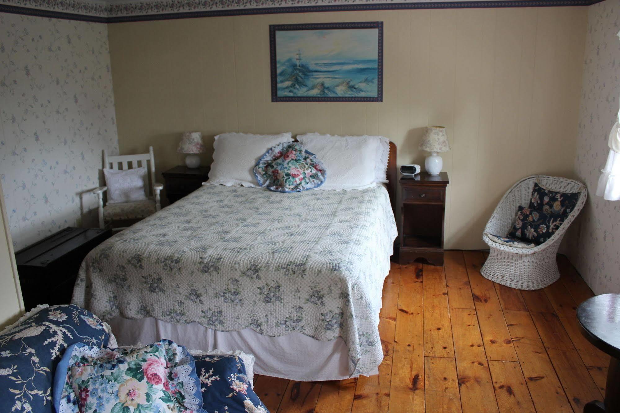 היאניס פורט Sea Breeze Inn מראה חיצוני תמונה