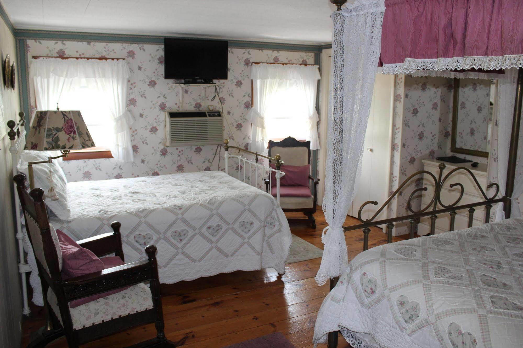 היאניס פורט Sea Breeze Inn מראה חיצוני תמונה